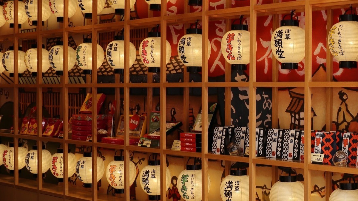 Paper lanterns hanging in a Tokyo gift shop
